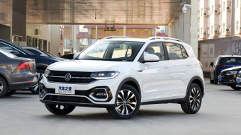 VW Tacqua R-Line Connect 200TSI DSG